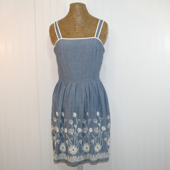 buttons Dresses & Skirts - NWT Buttons Francesca's Chambray Embroidered Dress